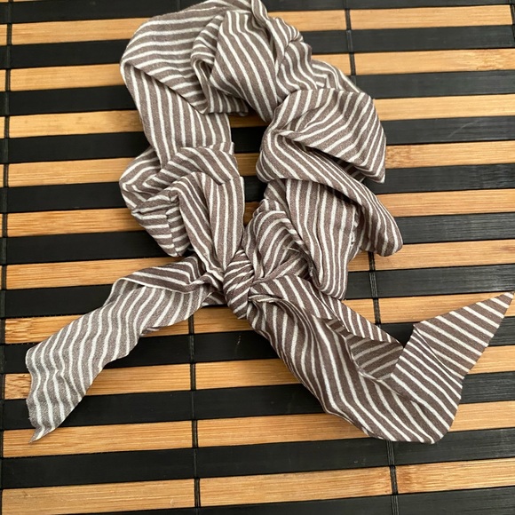 4 New bow scrunchies - Picture 3 of 6